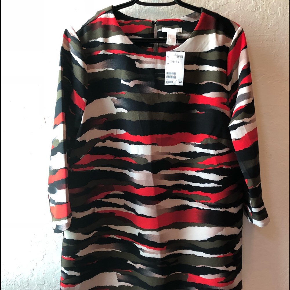 DRESS. Shirt-style dress with 3/4 sleeves
